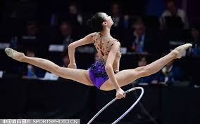 张伟丽UFC卫冕成功，中国格斗骄傲