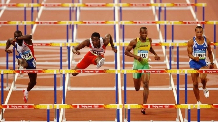 ELK回应亮小丑嘲讽IG！世界冠军落泪引热议，全华班黑历史被挖出